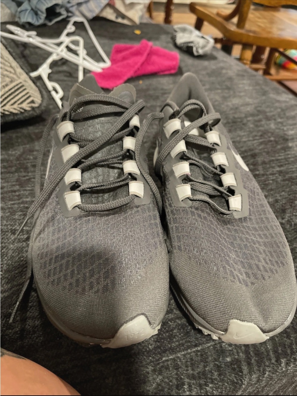 Nike Men's Gray Low-Profile Athletic Trainers